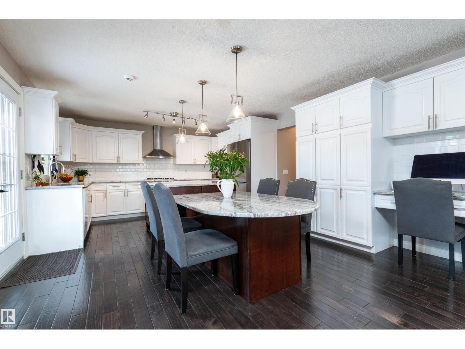730 ESTATE DR