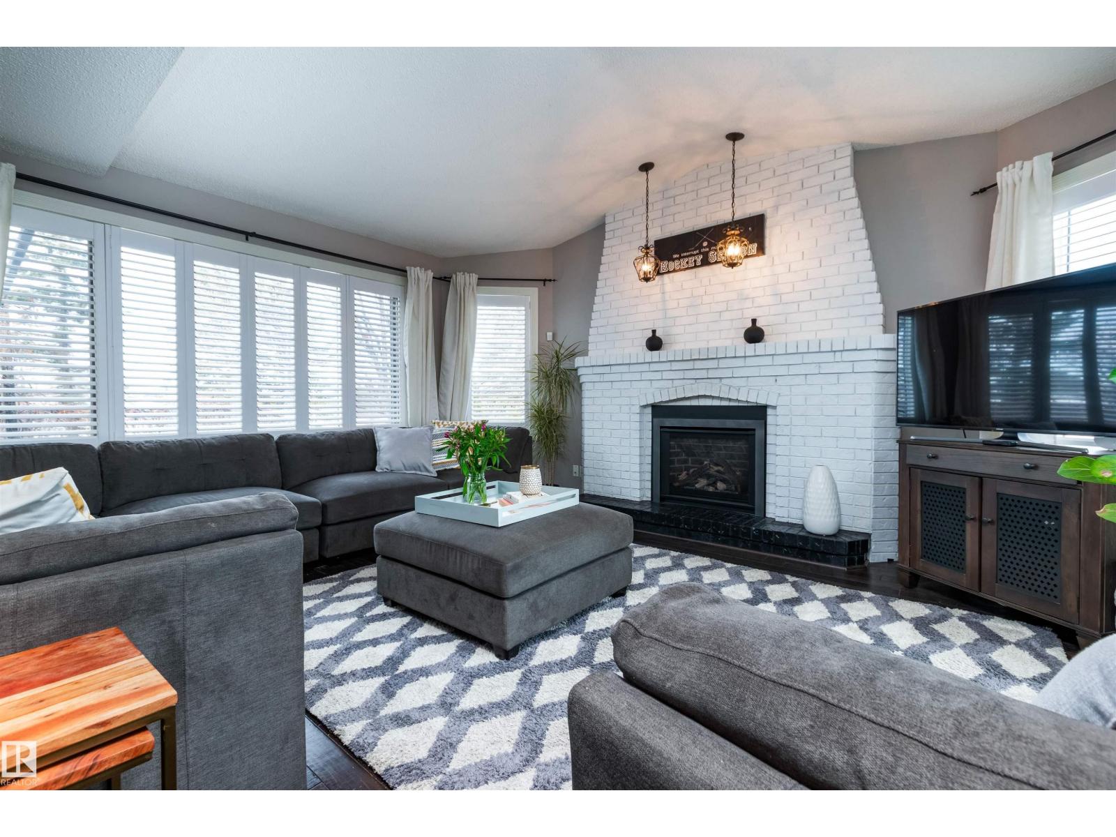 730 ESTATE DR