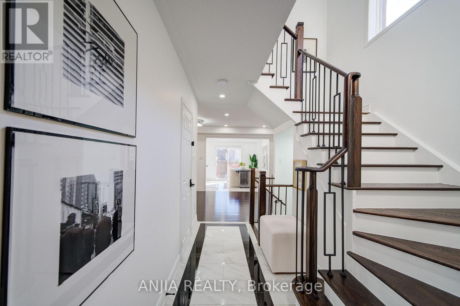 28 GRANDWOOD AVENUE