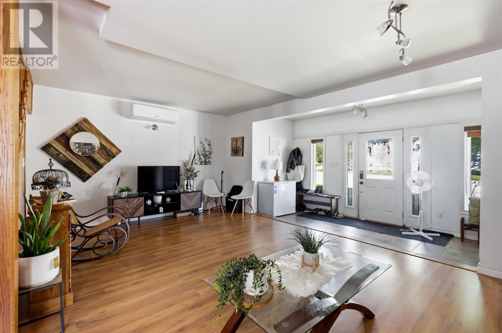 261 Spruce ST - Photo 3