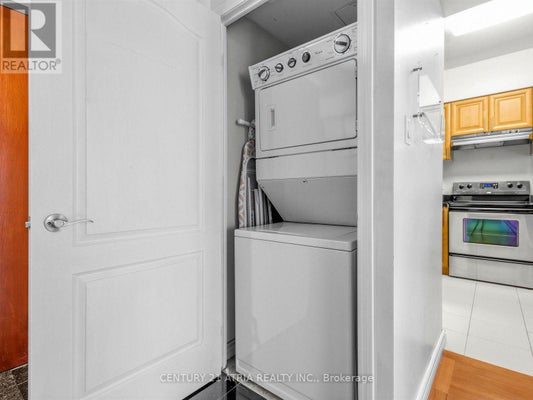 601 - 263 Wellington St W, Toronto (Waterfront Communities), ON 5