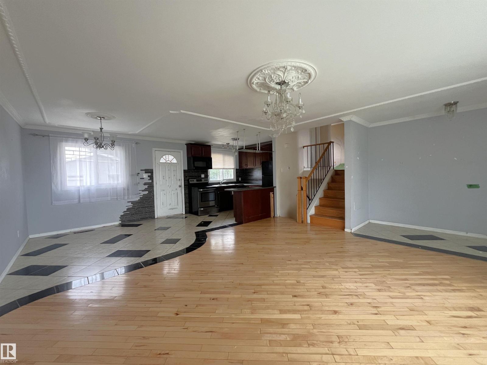 8817 163 ST NW