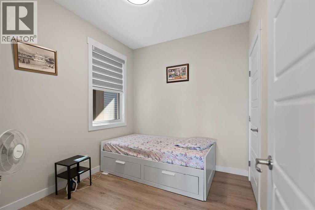 86 Corner Glen Gardens NE