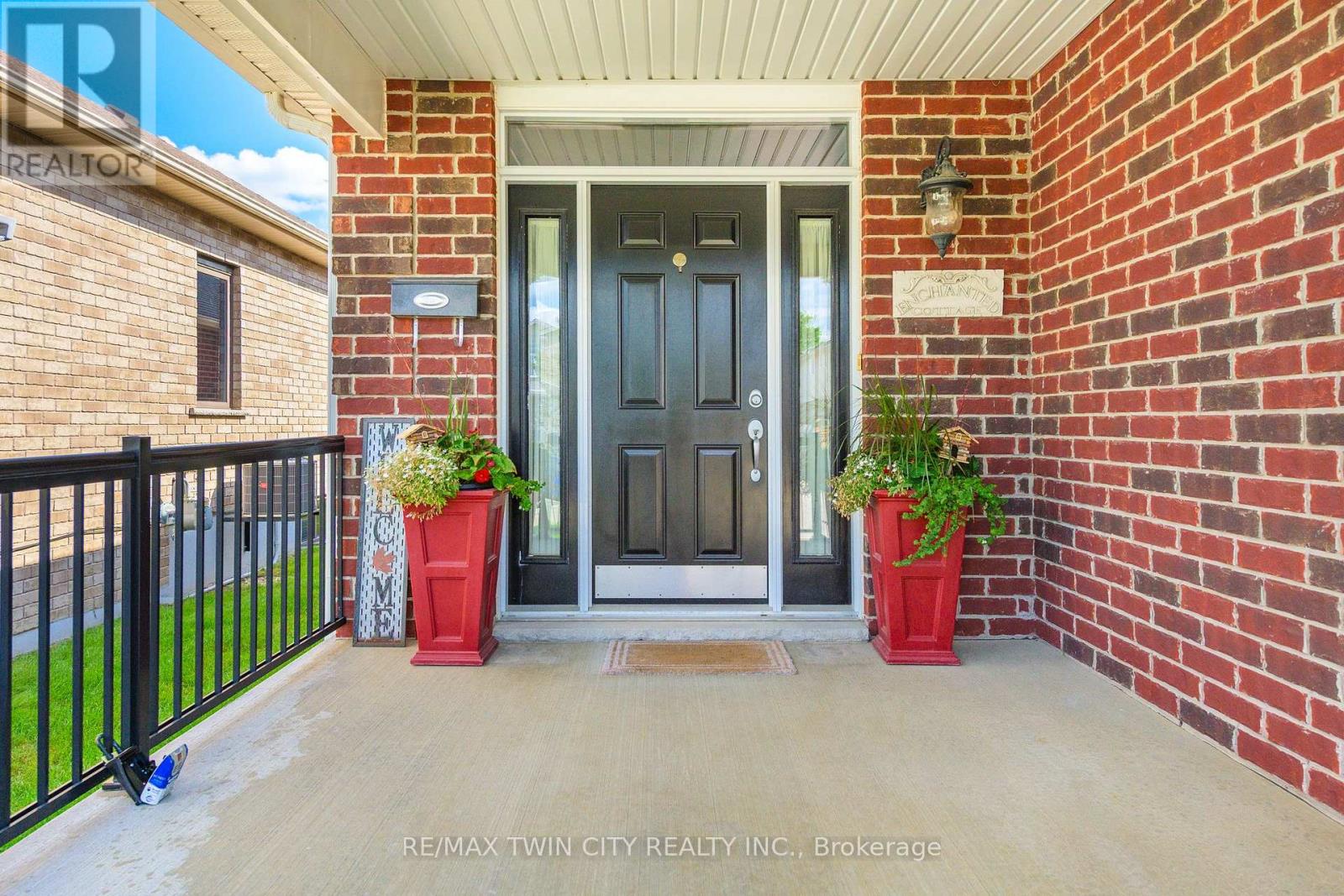11 LOCKWOOD STREET