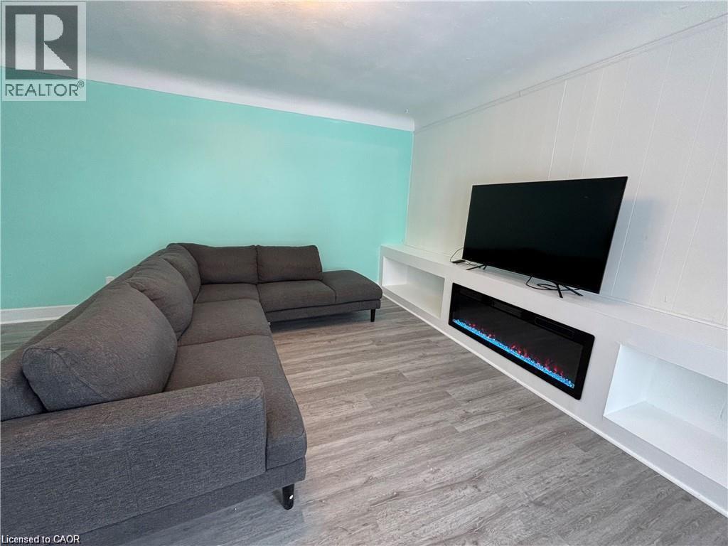 118 JACOBSON Avenue Unit# Upper