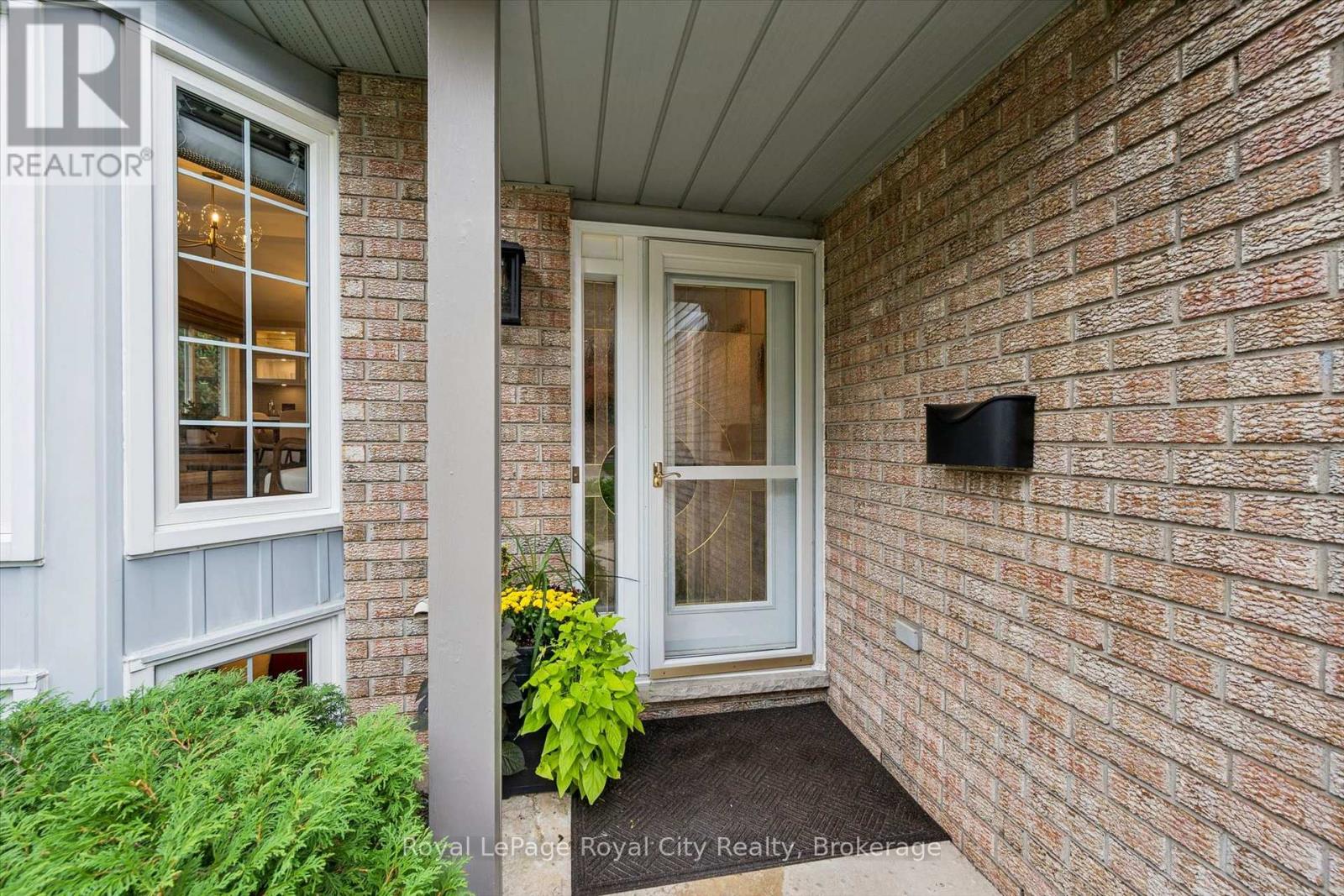 32 THORNHILL DRIVE