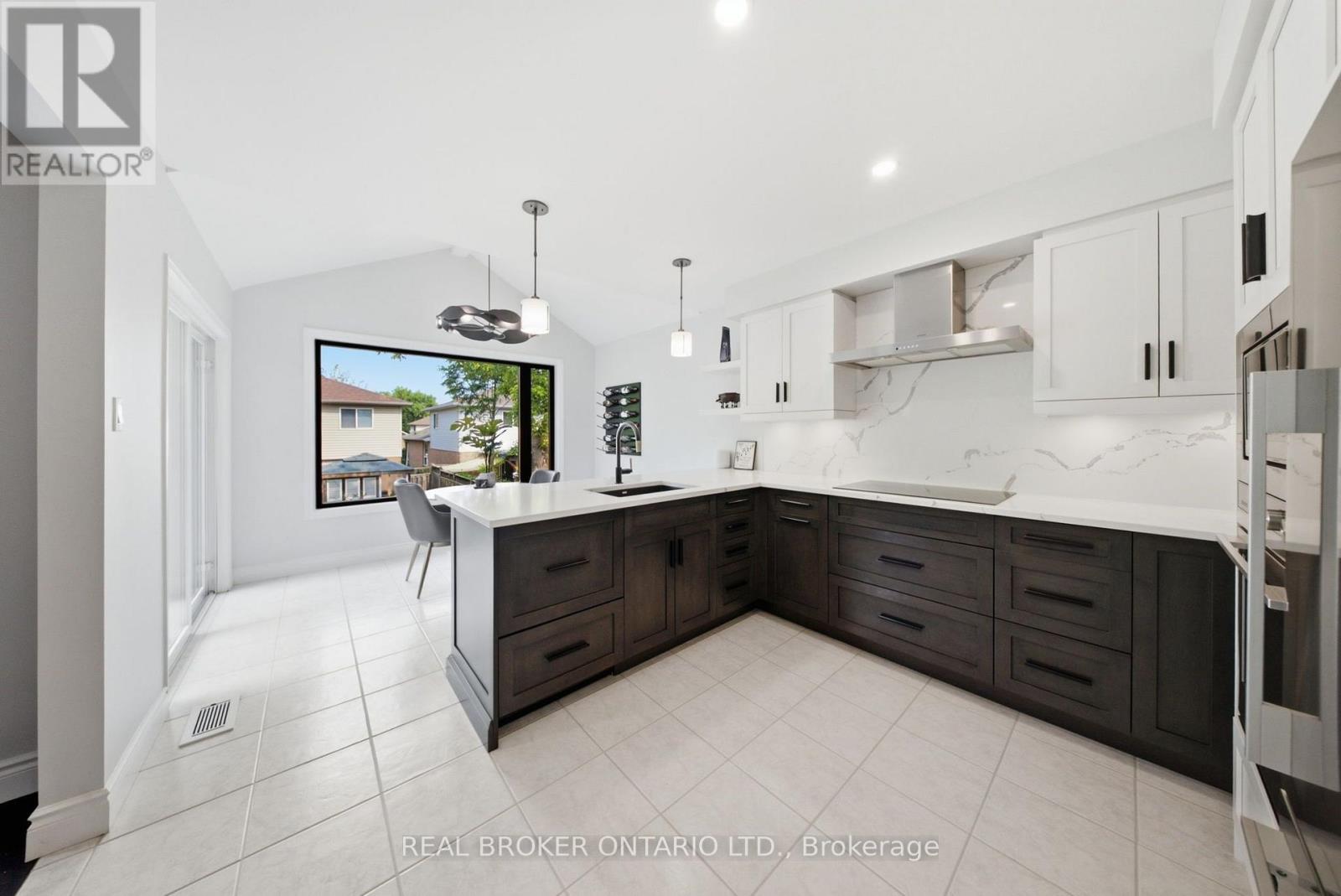 19 BOULDER CRESCENT