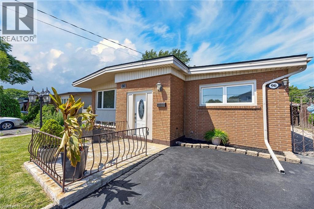 96 FIELDING Crescent