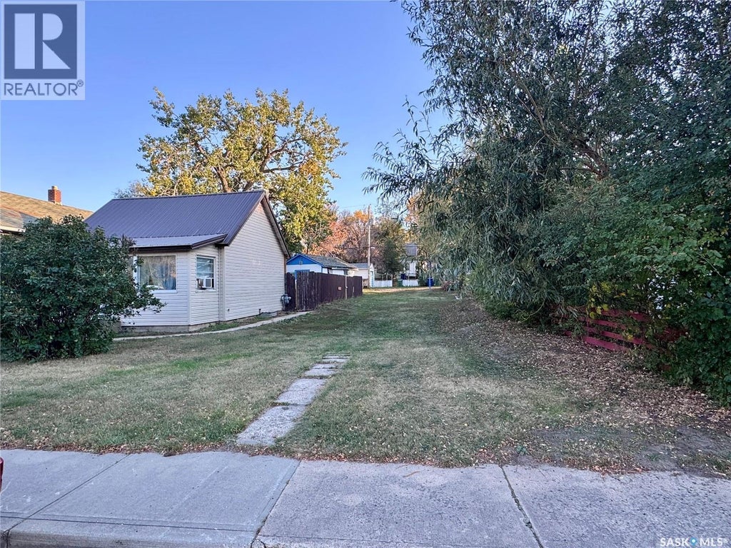 239 IROQUOIS STREET W