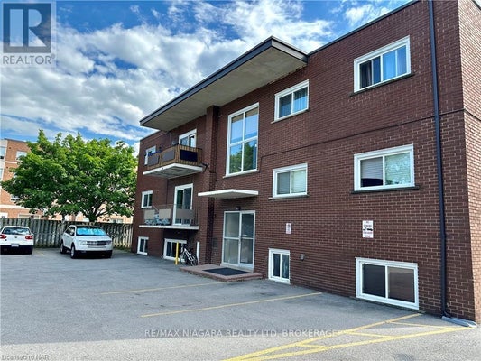 4 - 286 Vine St, St. Catharines (Carlton/Bunting), ON 3