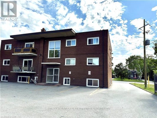 4 - 286 Vine St, St. Catharines (Carlton/Bunting), ON 5