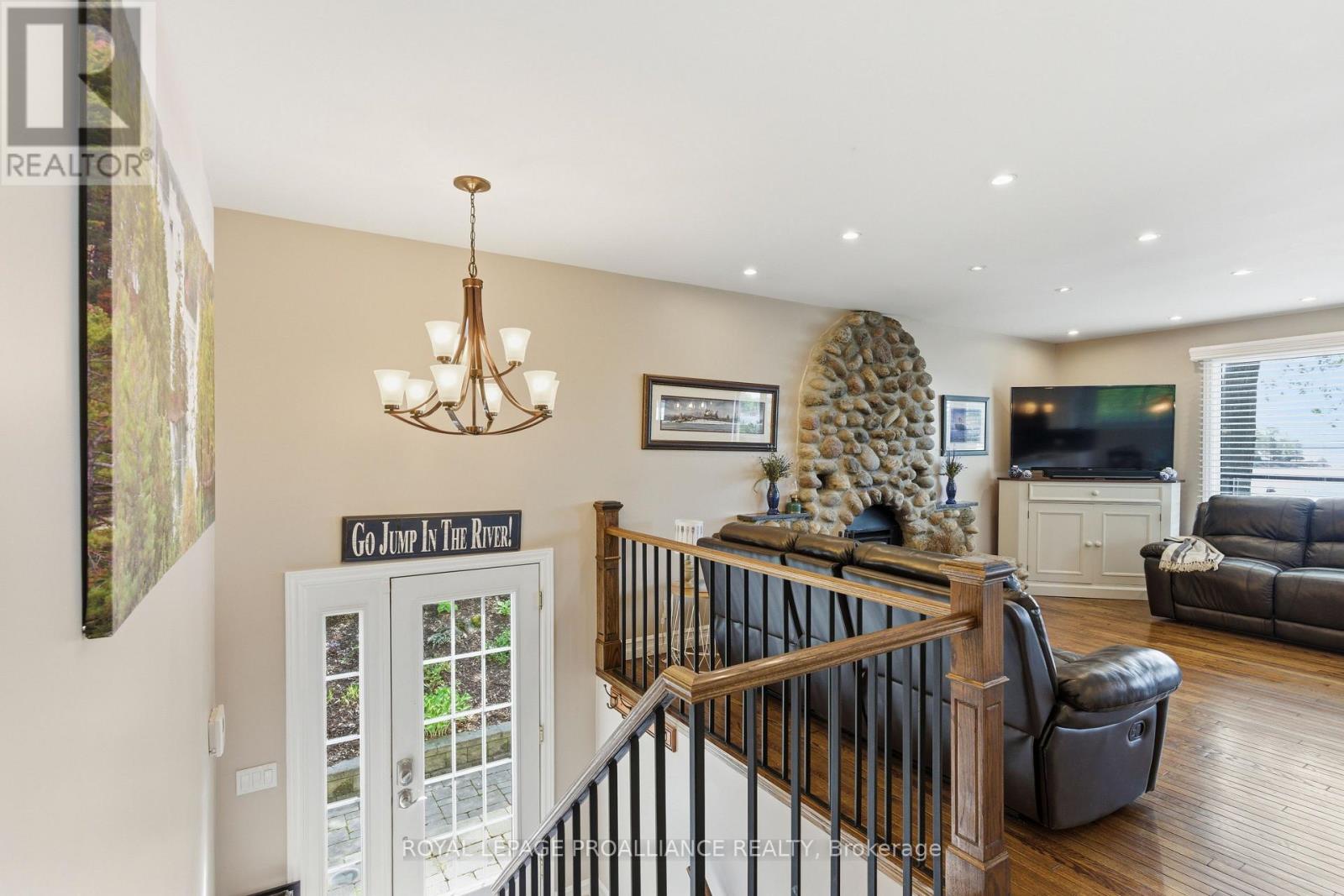 23 MOON ROAD