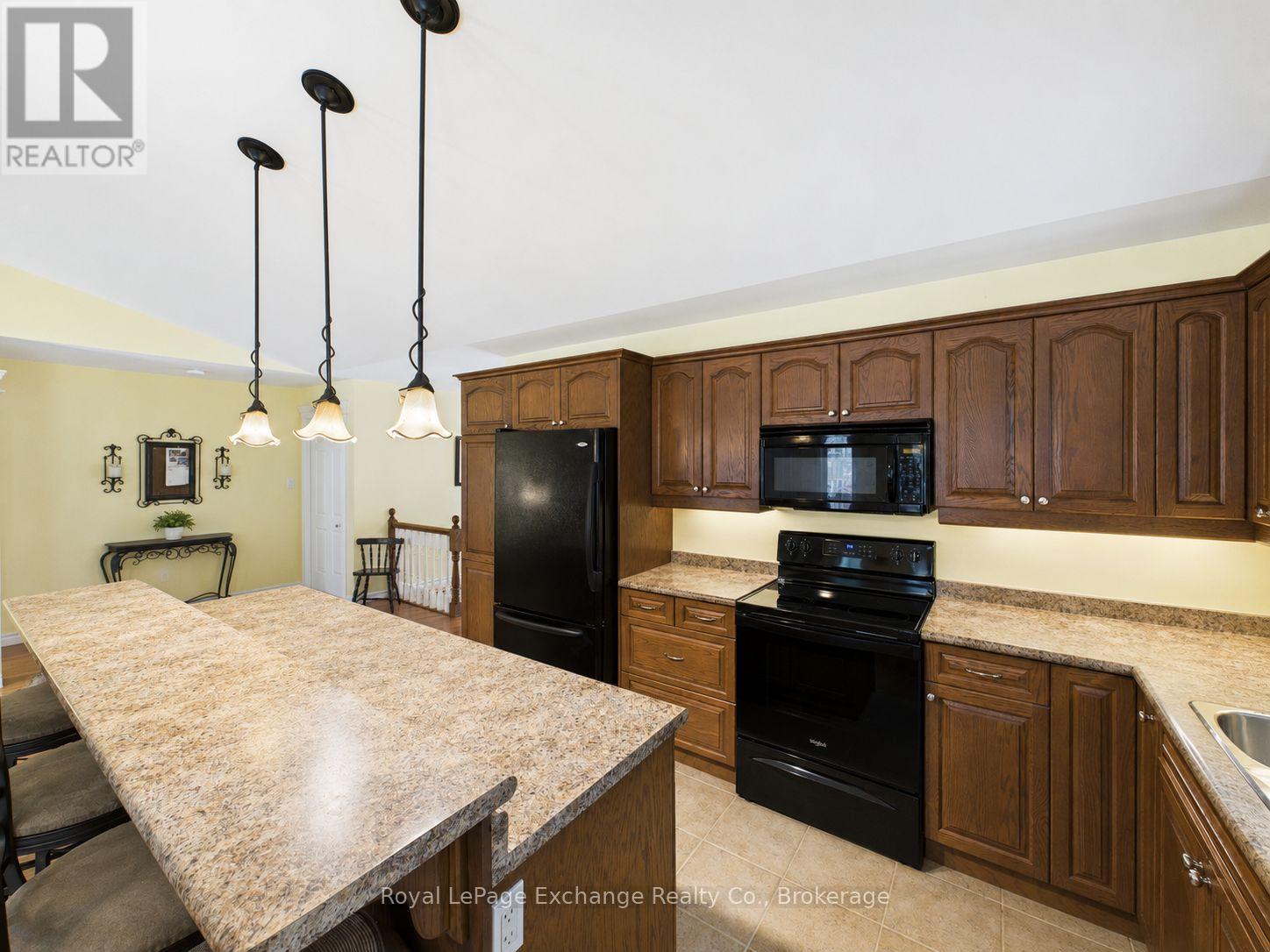 651 PIPERS COURT