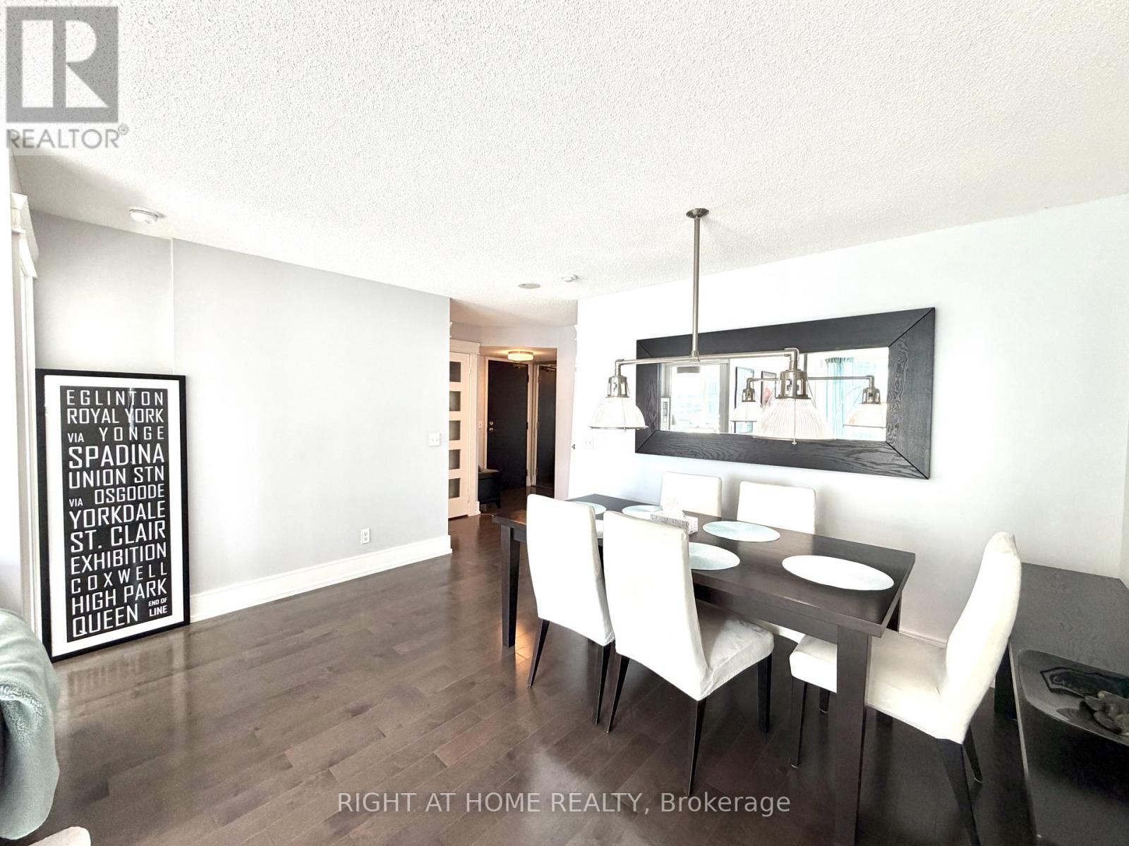 2910 - 30 GRAND TRUNK CRESCENT