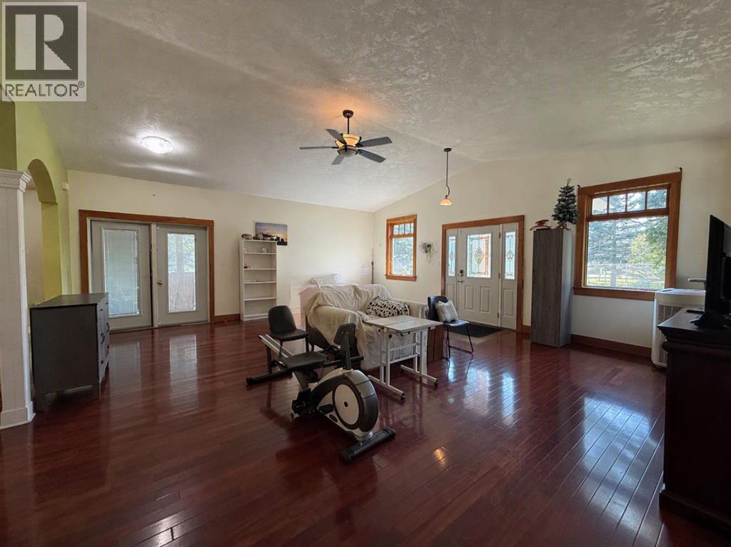1404, Railway Avenue