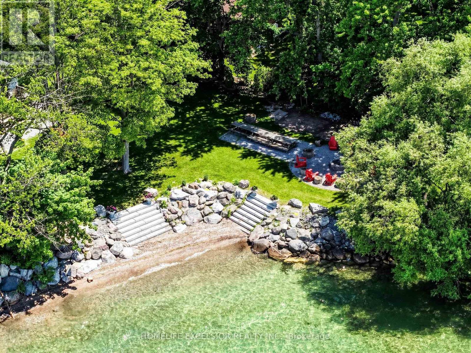 2156 LAKESHORE DRIVE