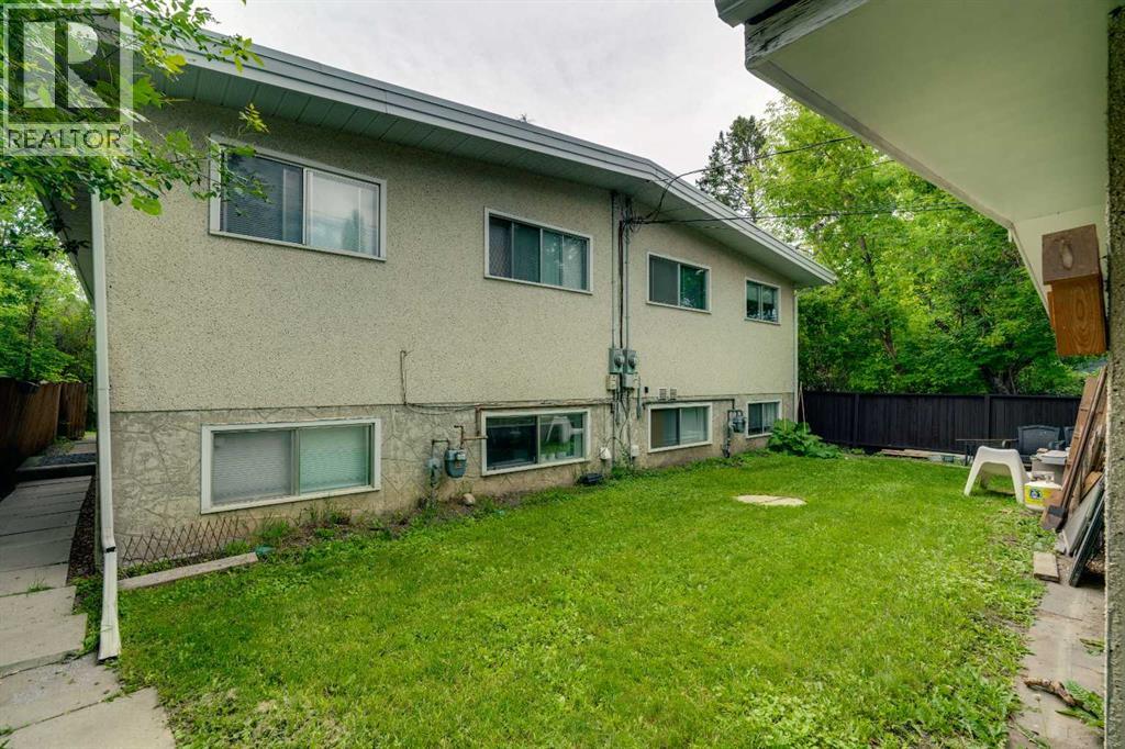 2431 & 2429 26 Street SW