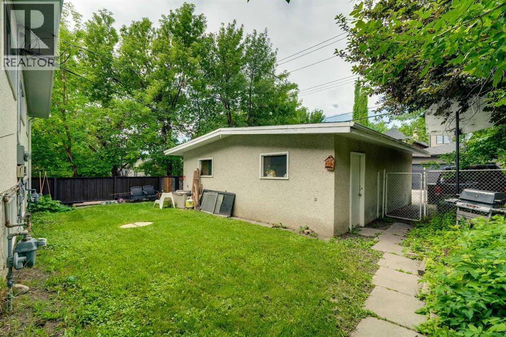 2431 & 2429 26 Street SW