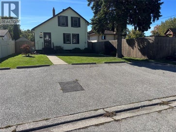 12535 BALLARD STREET Tecumseh ON N8W 1J4