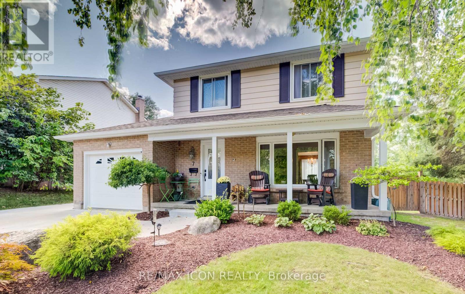 7 VINTAGE CRESCENT