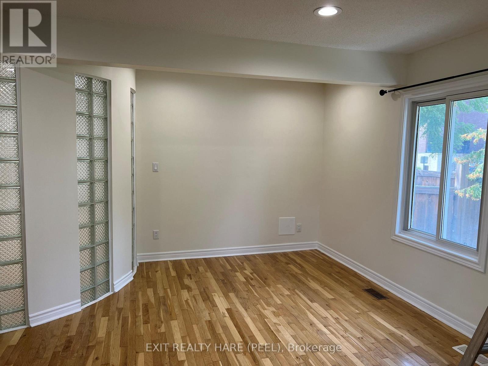 7698 KIPLING AVENUE - Photo 2
