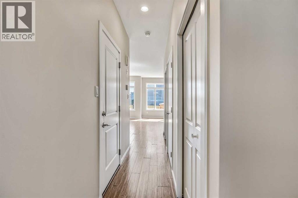 3, 462 Highlands Boulevard W