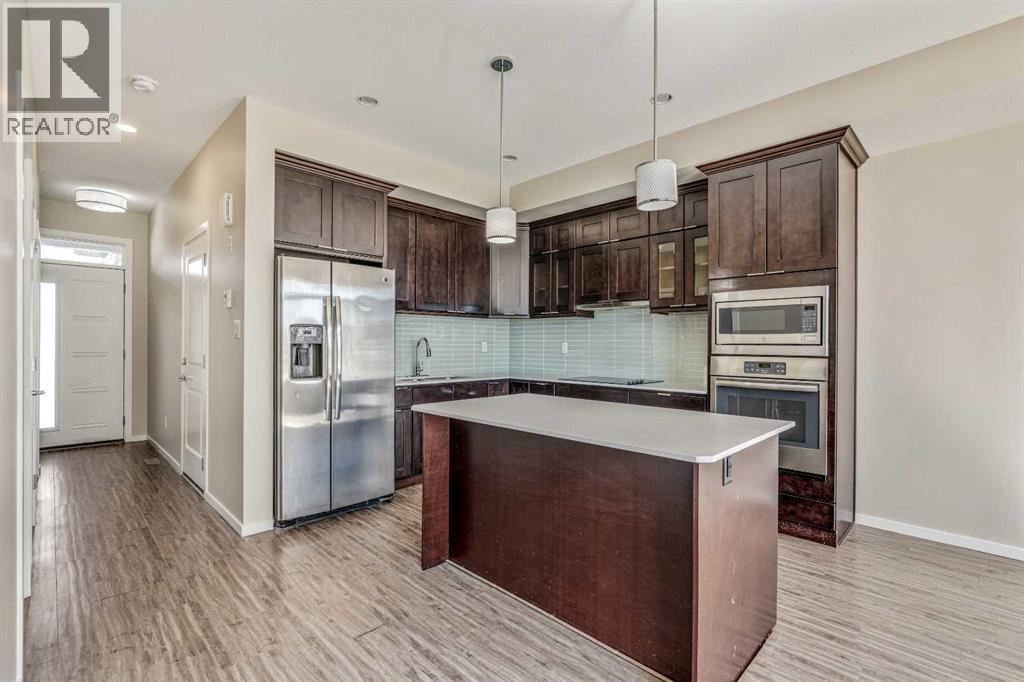 3, 462 Highlands Boulevard W