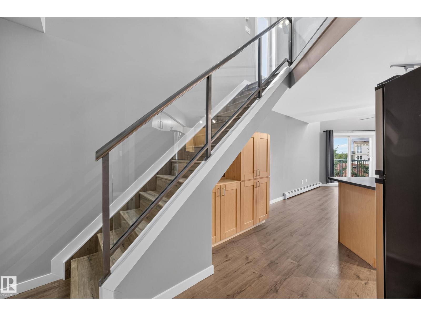 #405 10118 95 ST NW