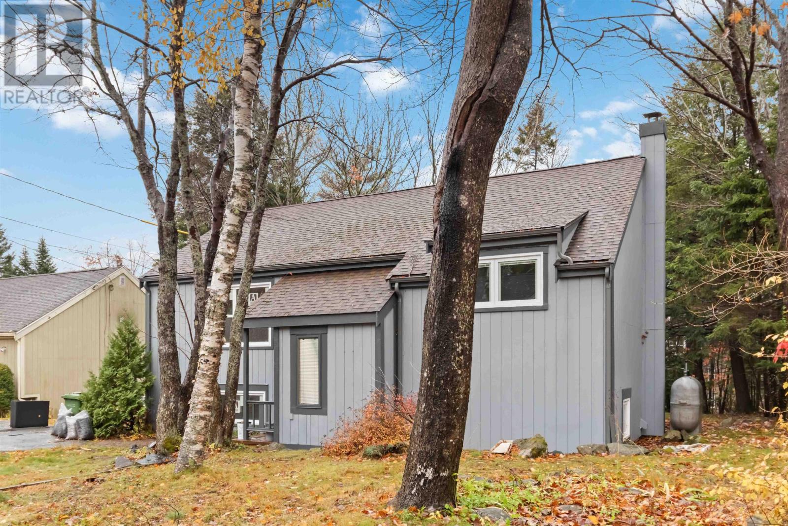 26 Village Crescent - Photo 3