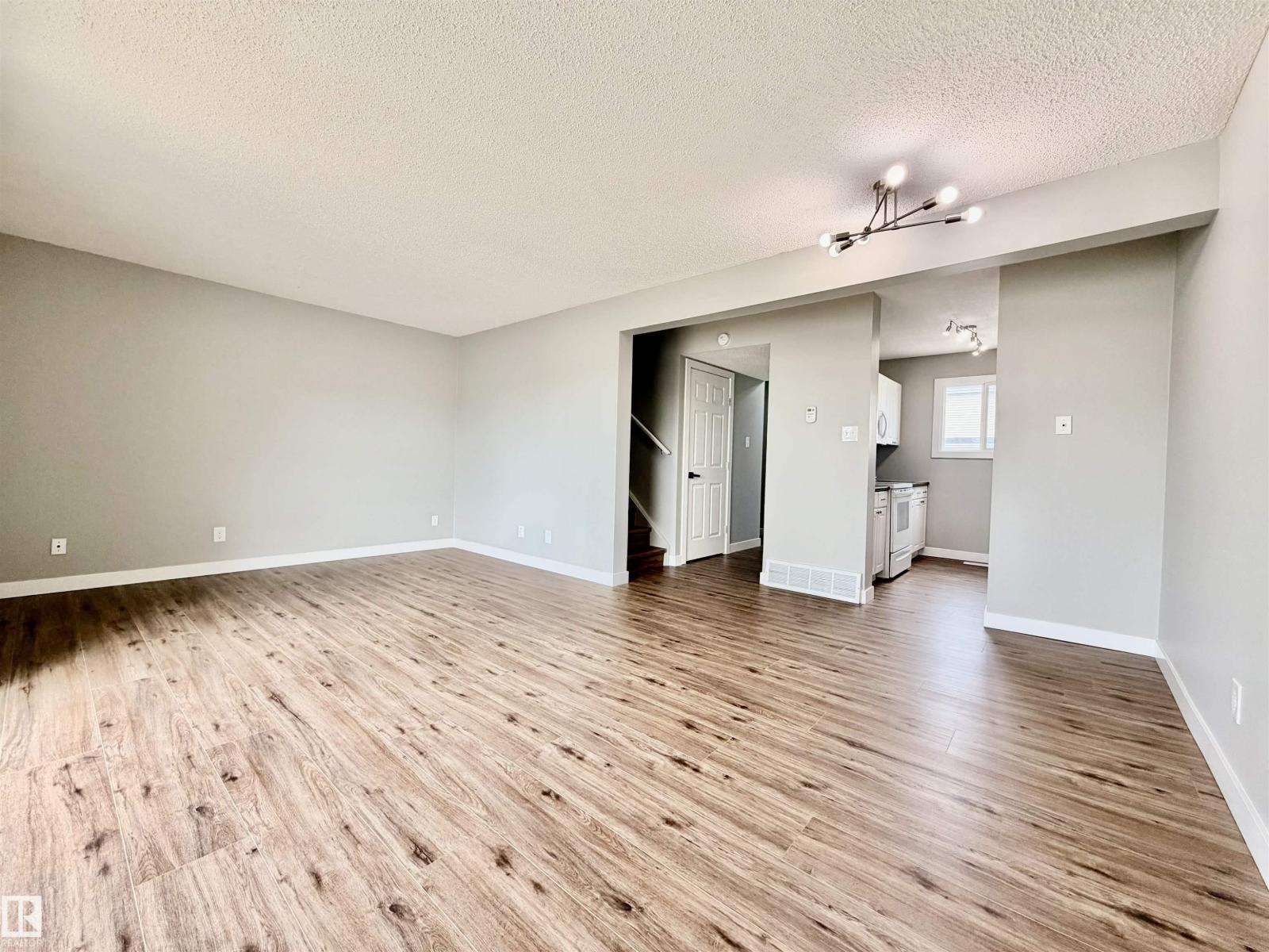 11430 139 AV NW