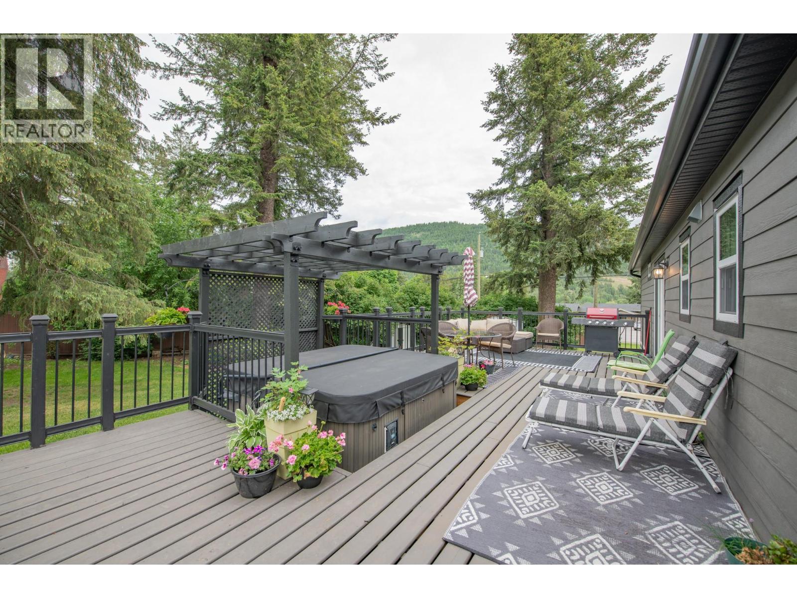 272 Lumby Mabel Lake Road
