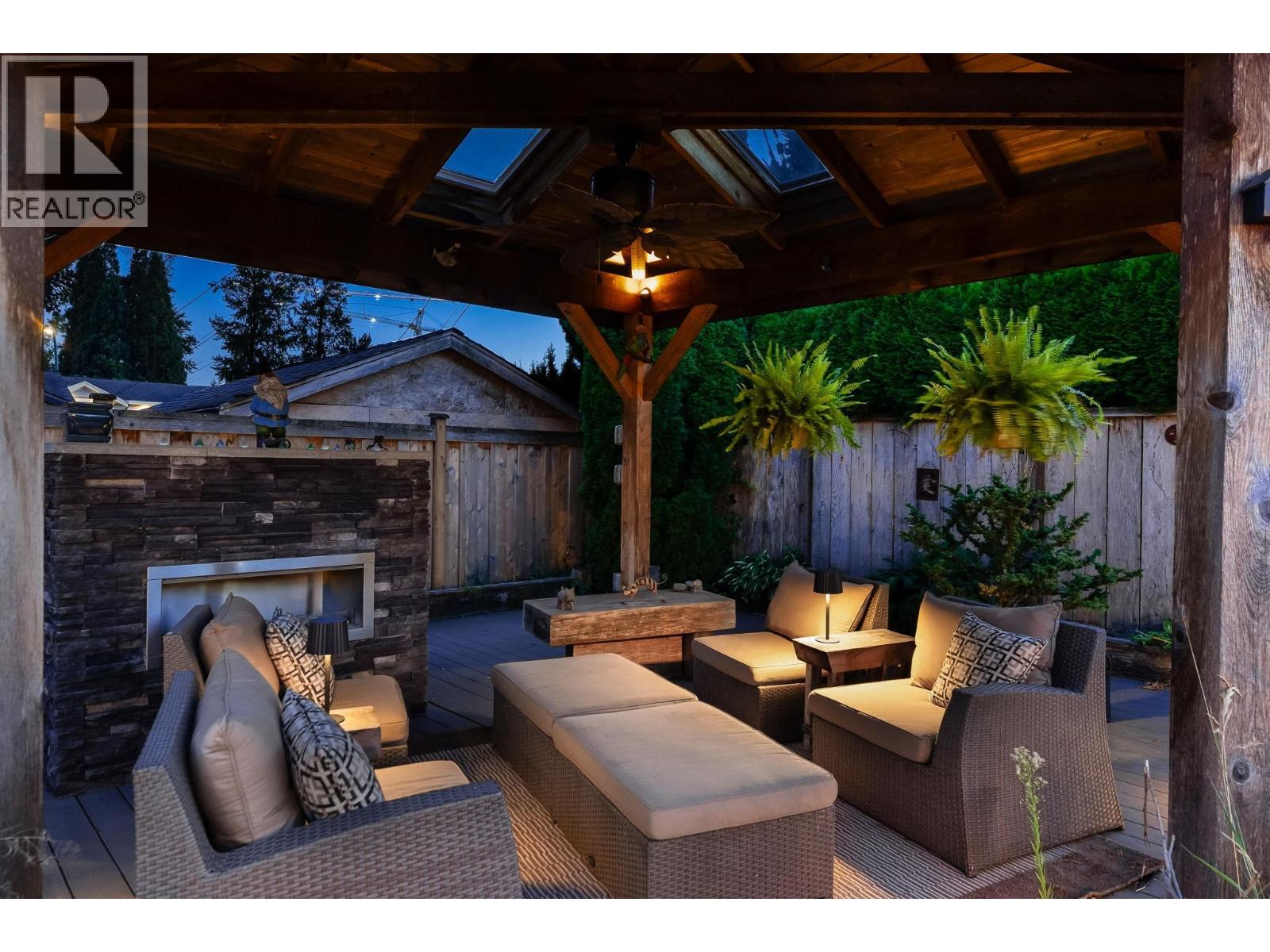 1283 PINEWOOD CRESCENT
