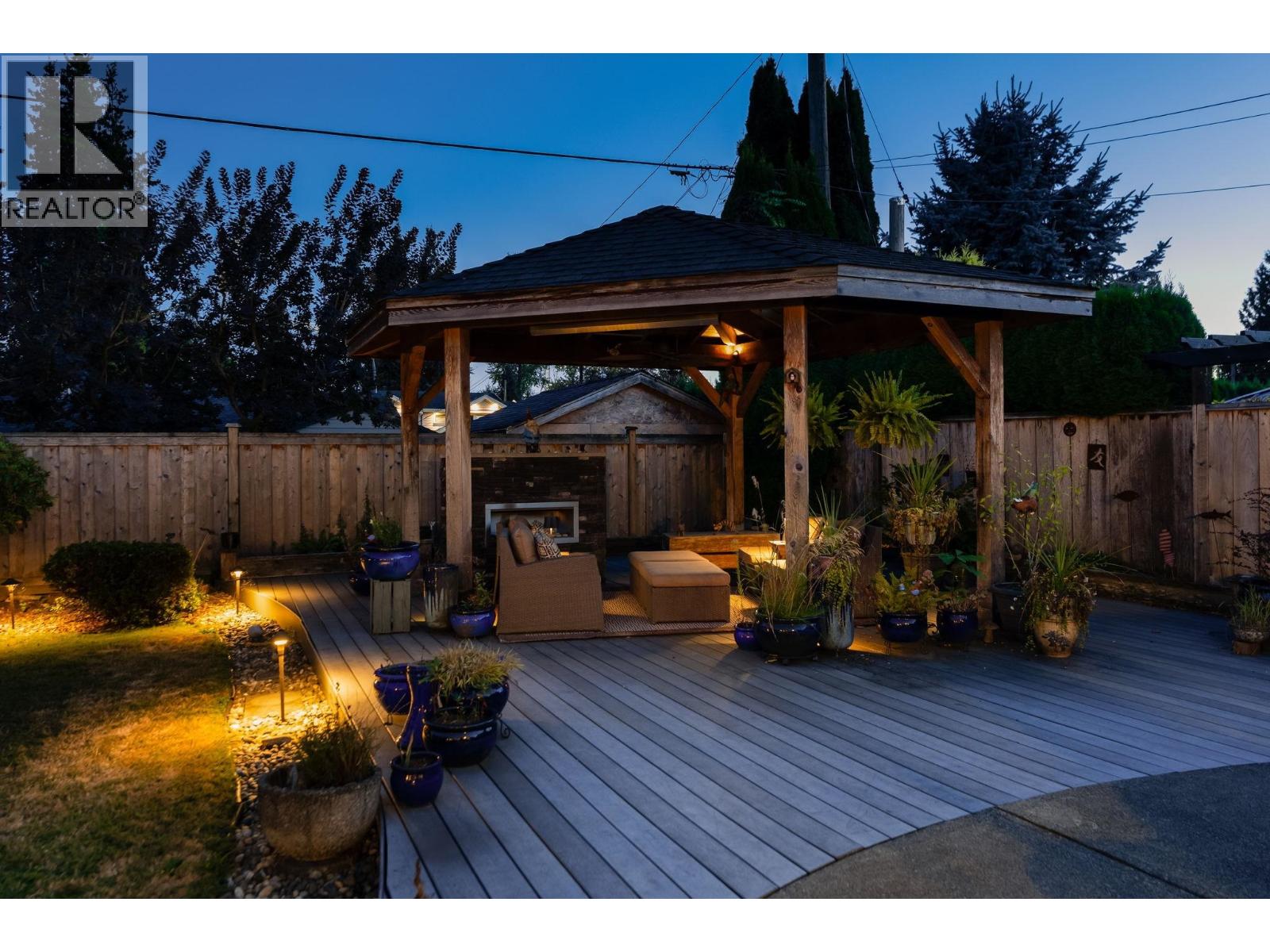 1283 PINEWOOD CRESCENT