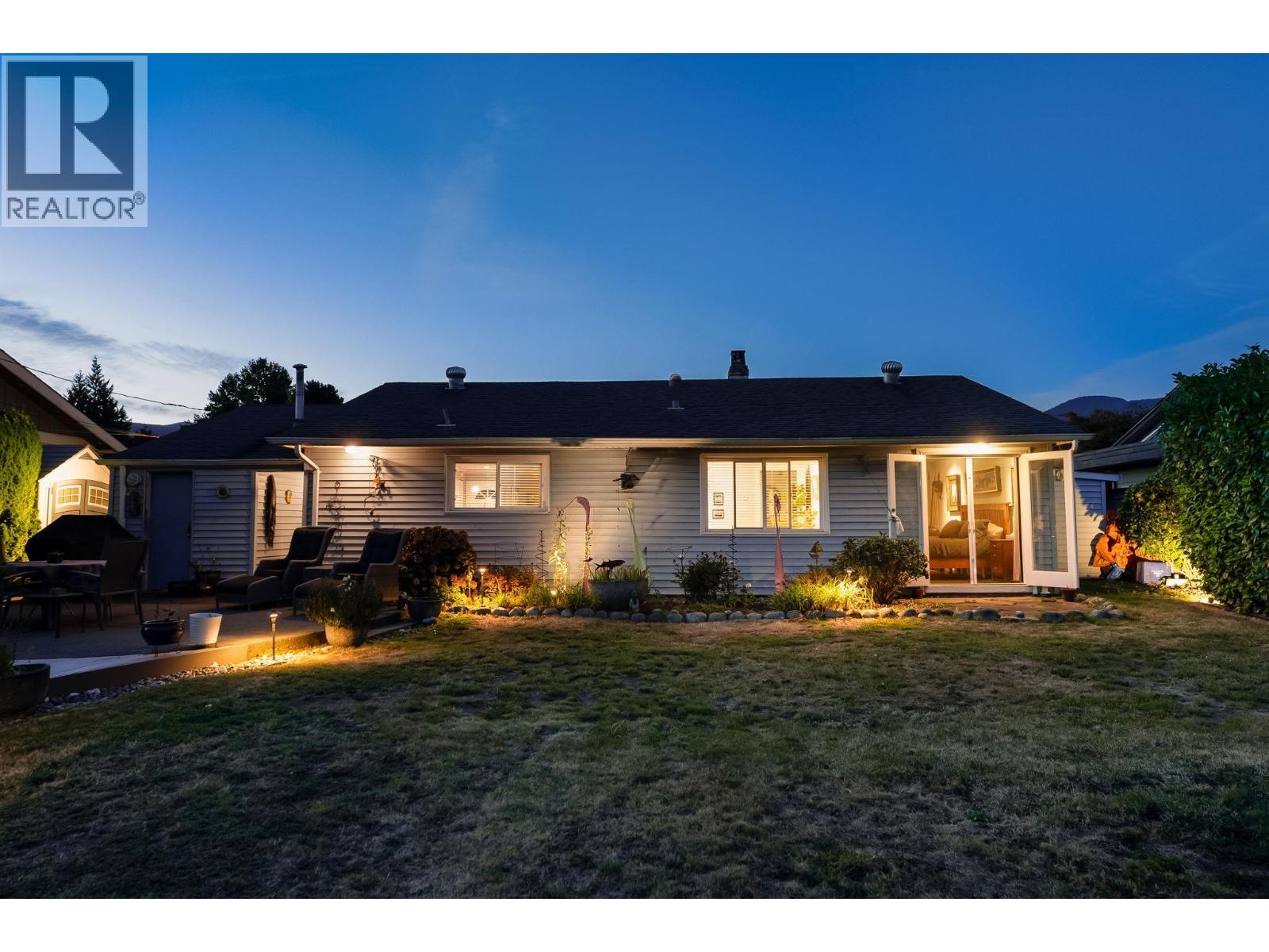 1283 PINEWOOD CRESCENT