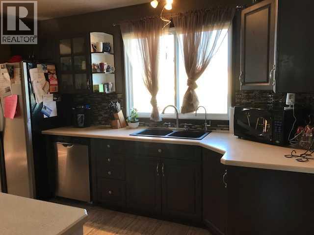712 3 Avenue - Photo 2