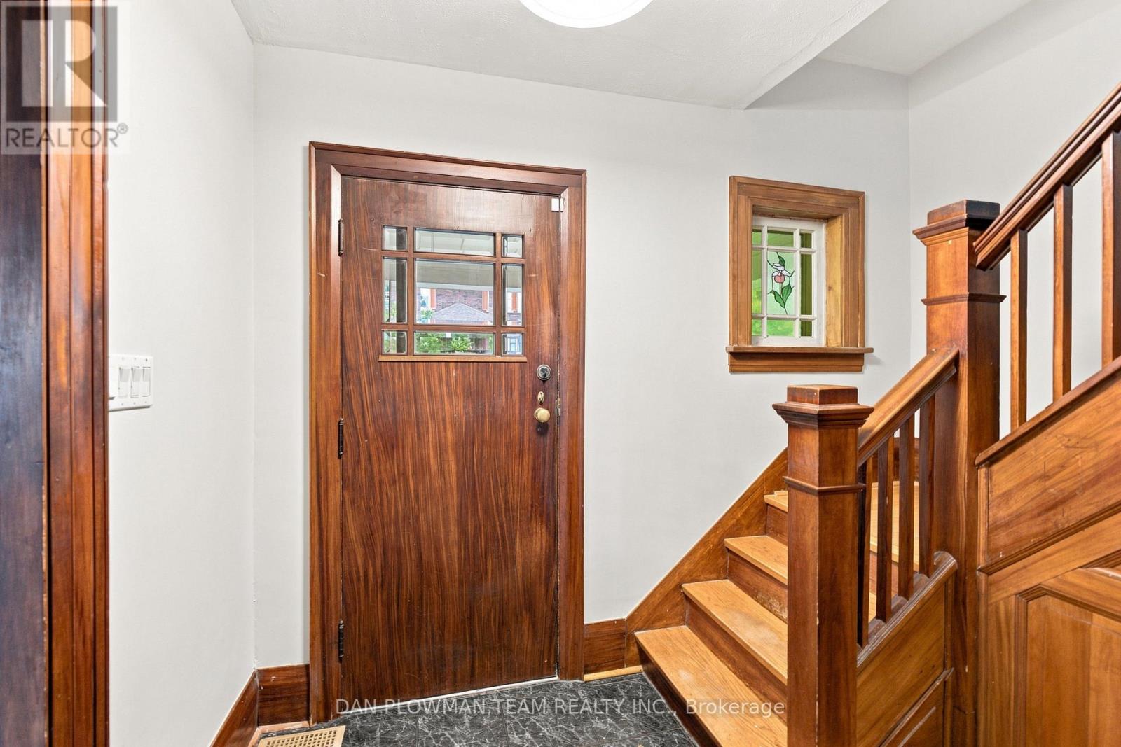 307 WILLIAM STREET E
