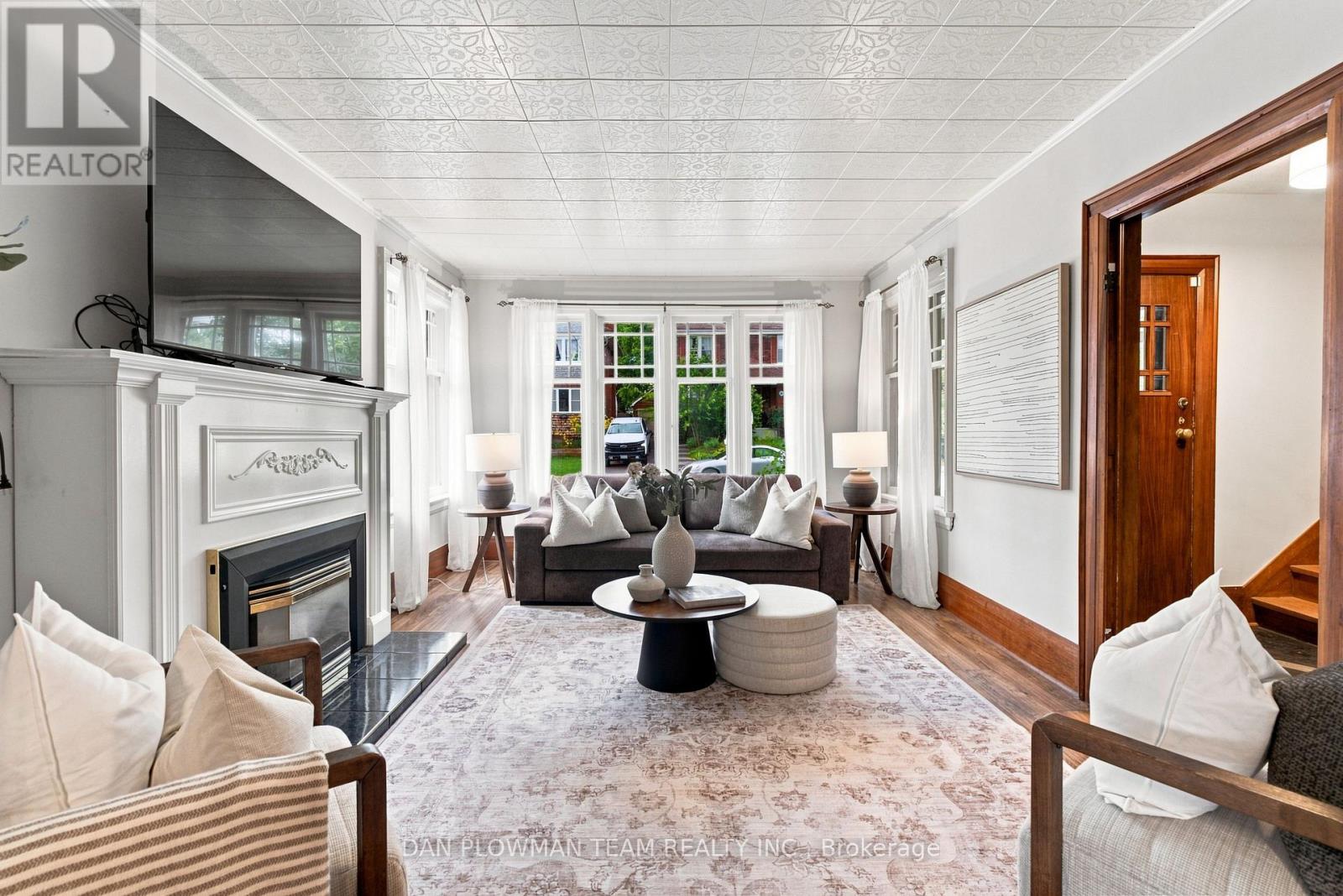 307 WILLIAM STREET E