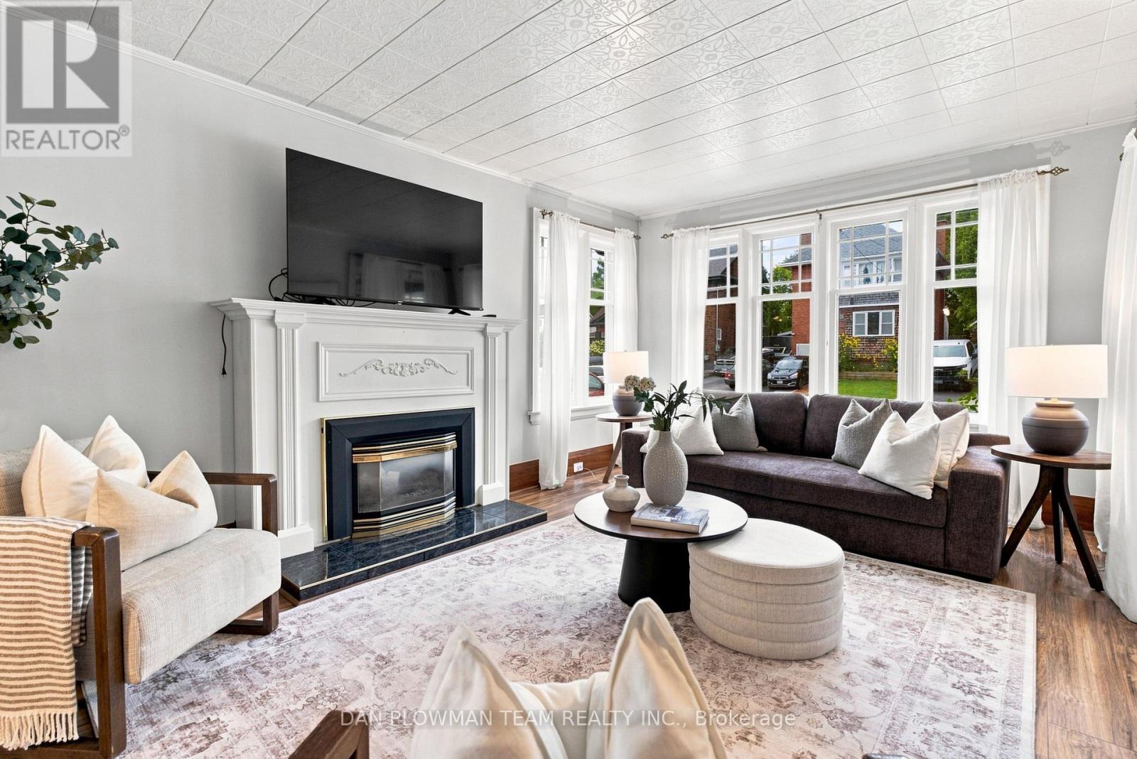 307 WILLIAM STREET E