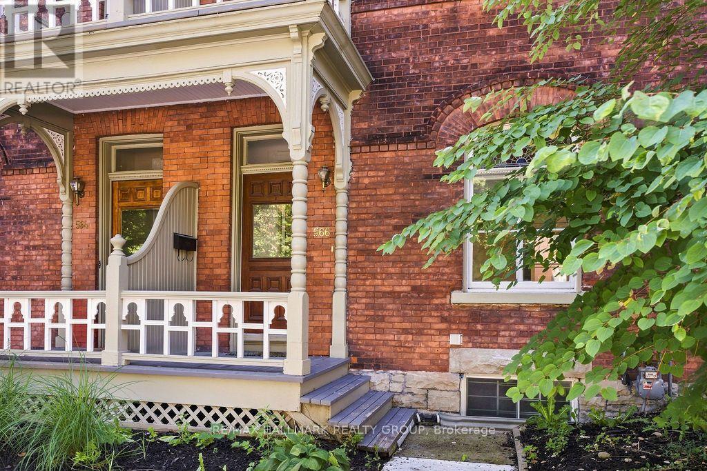 566 MACLAREN STREET