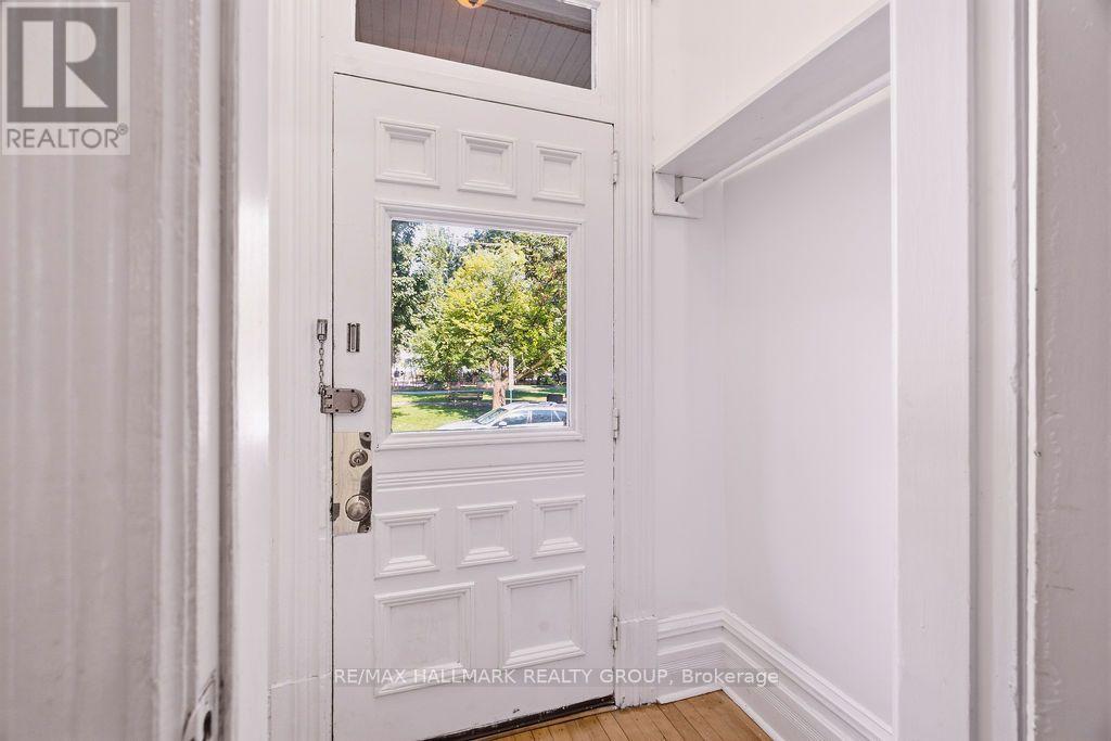 566 MACLAREN STREET