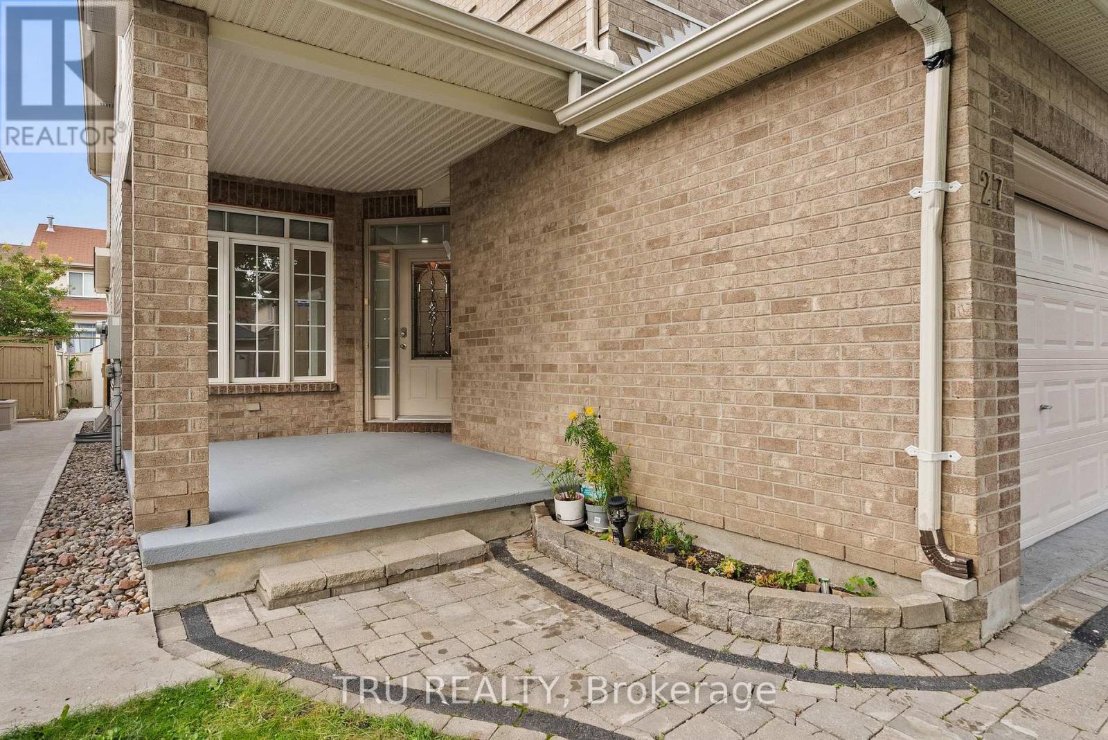 27 UPMINSTER WAY