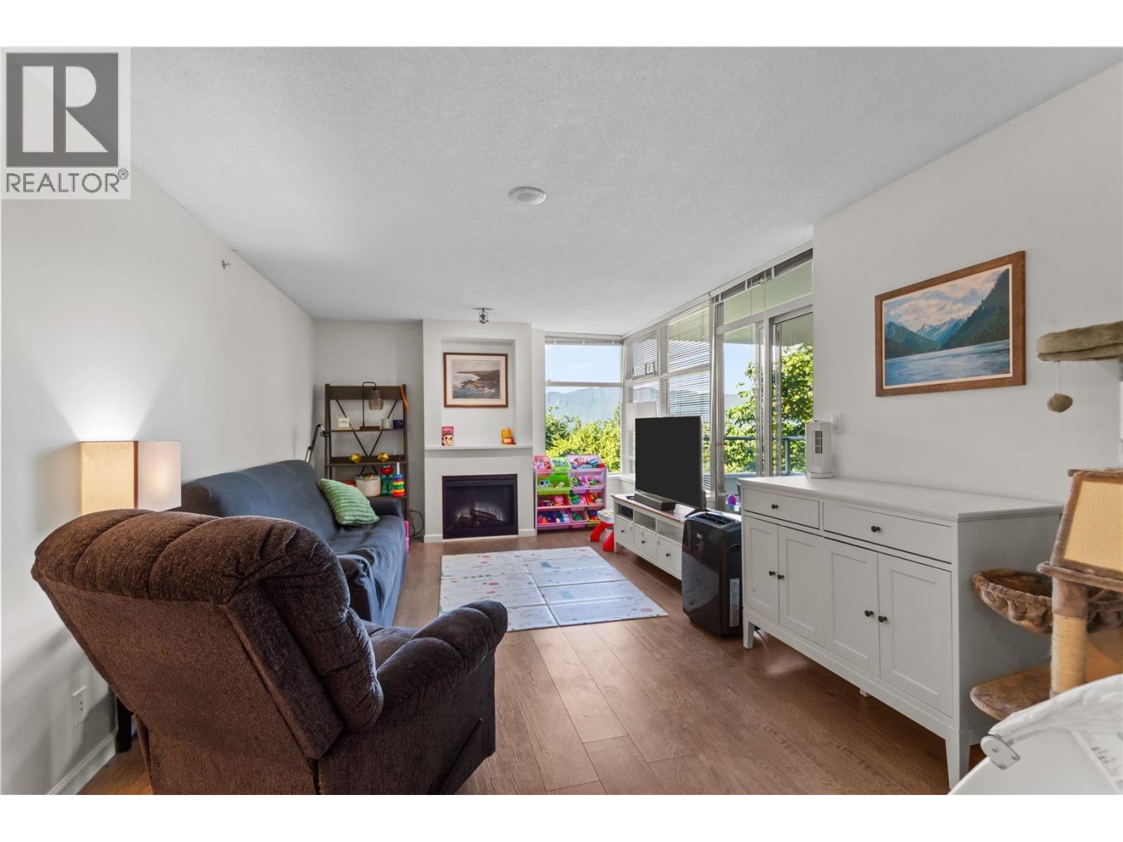 307 9298 UNIVERSITY CRESCENT