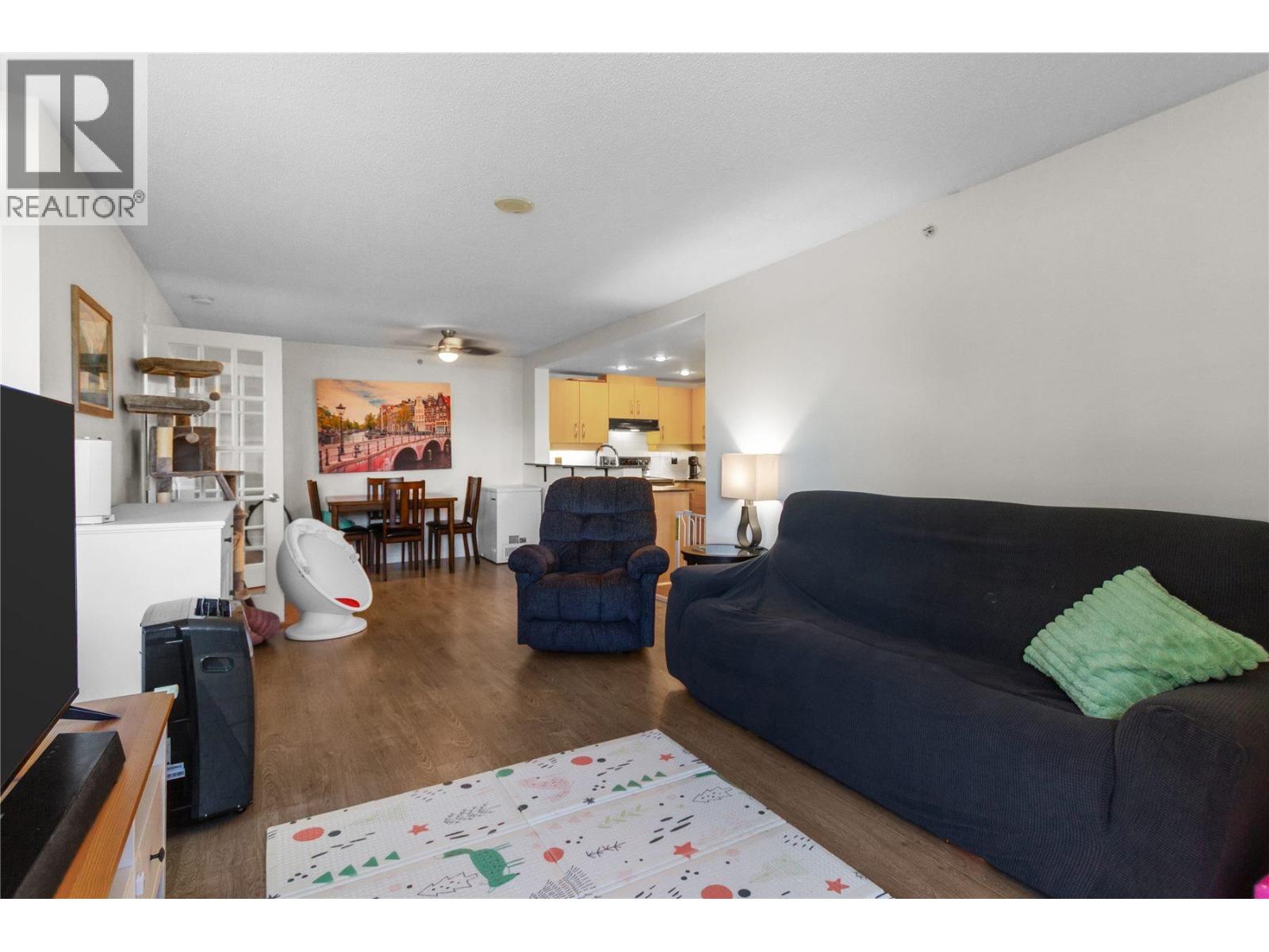 307 9298 UNIVERSITY CRESCENT