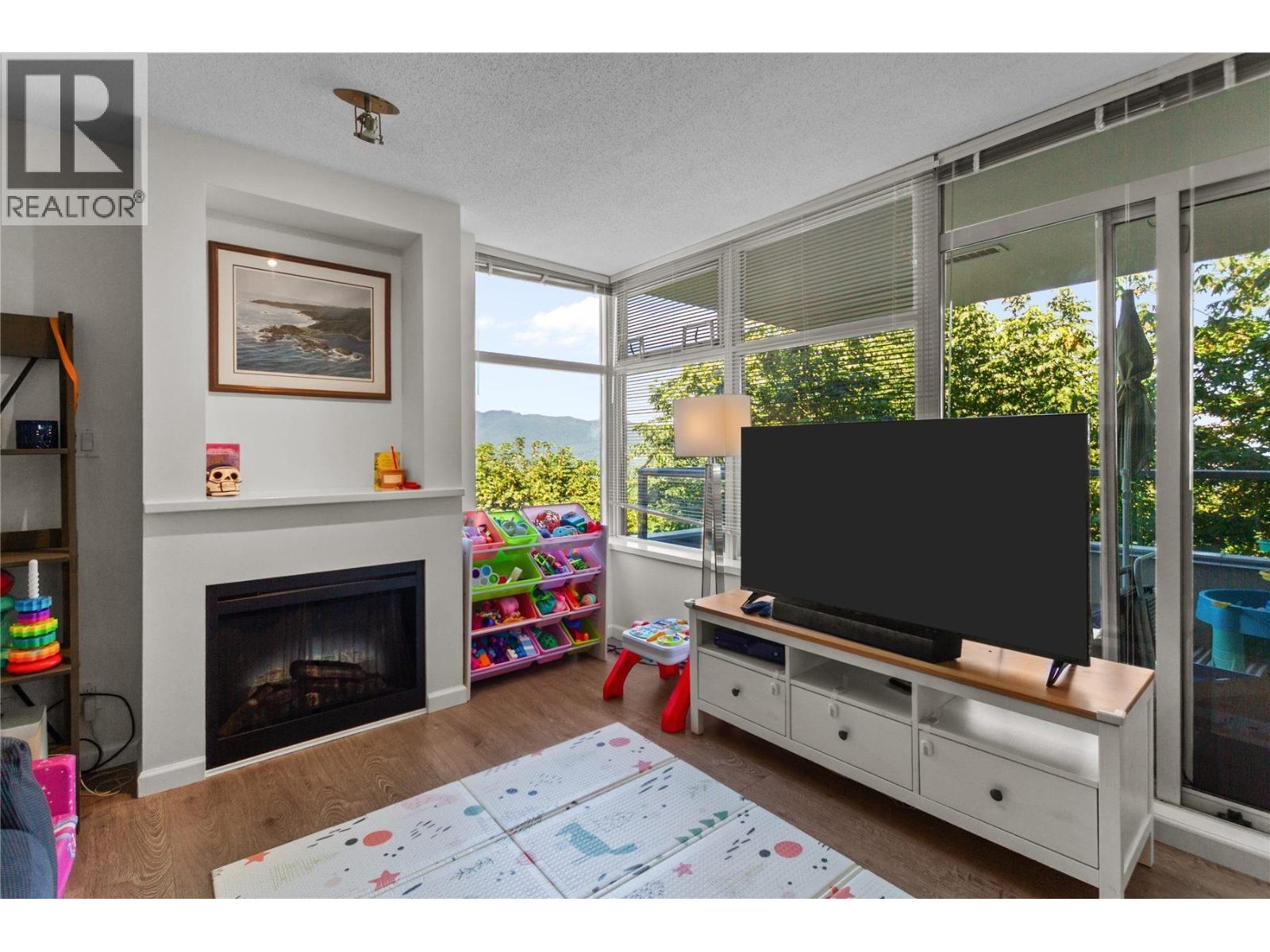 307 9298 UNIVERSITY CRESCENT