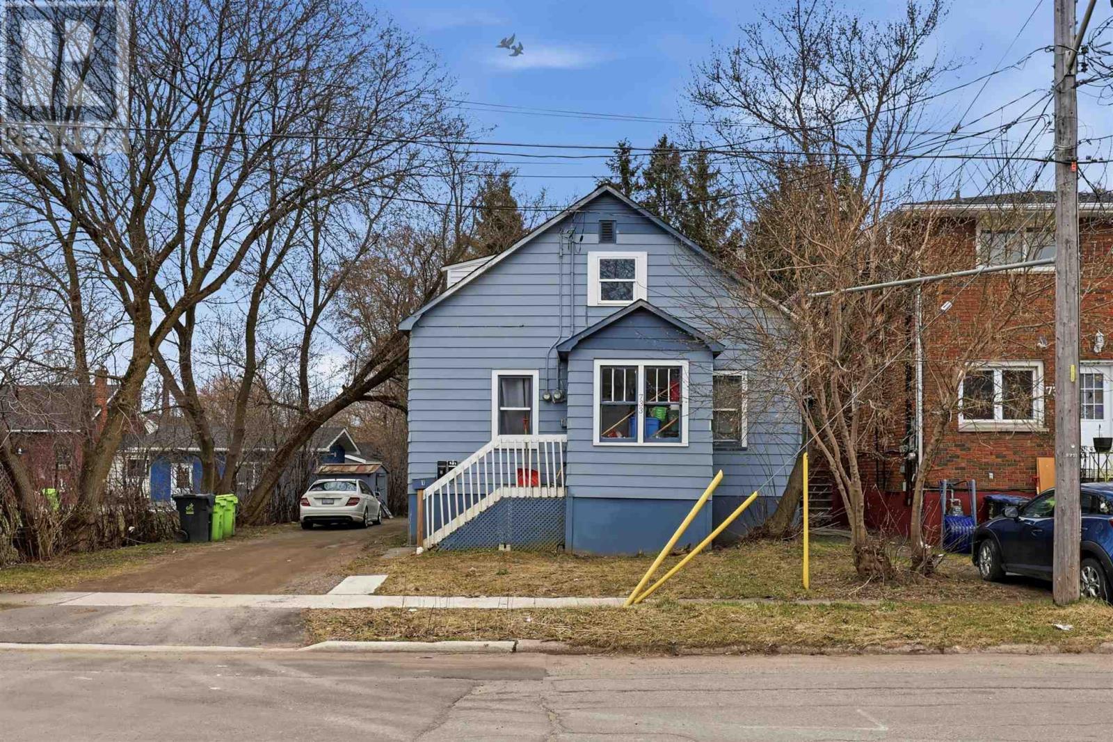 733 McKenzie AVE - Photo 2
