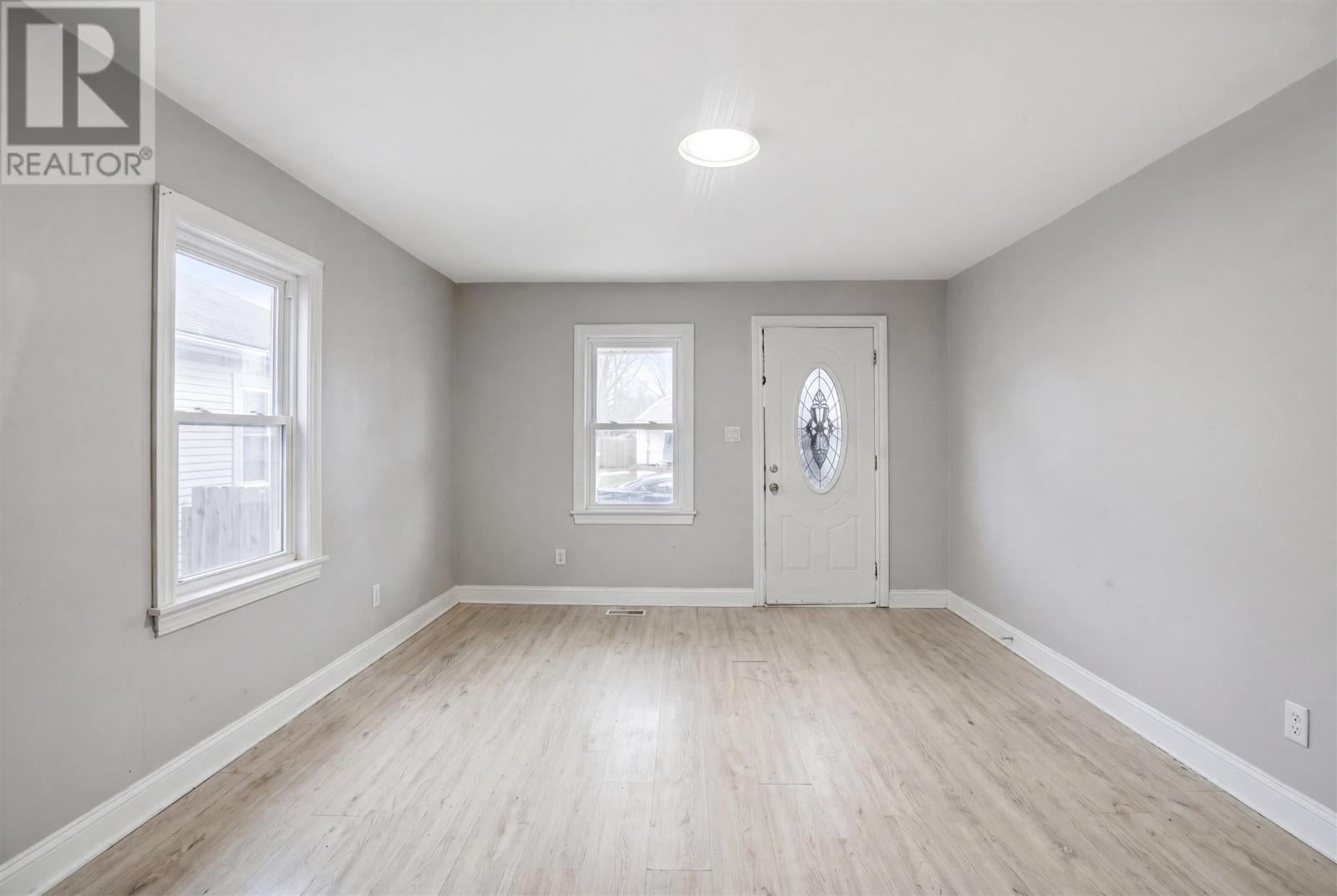 733 McKenzie AVE - Photo 3