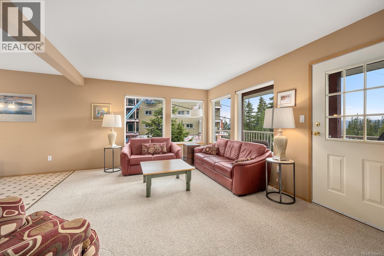 3 699 Castle Crag Cres
