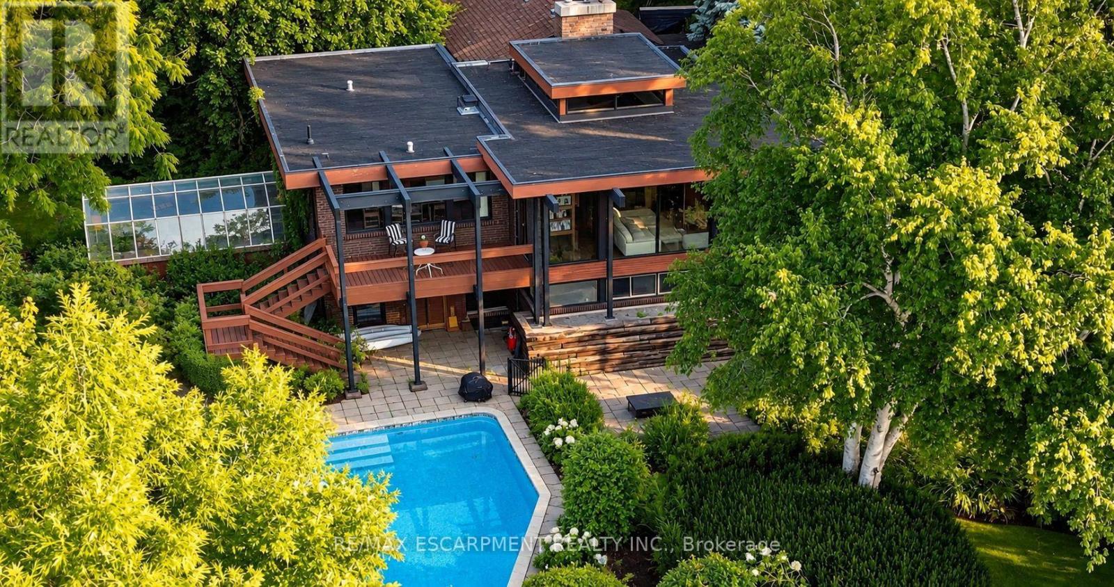 10 BROOKFIELD ROAD