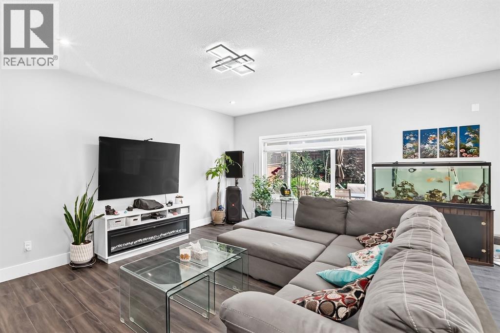 86 Carringvue Manor NW