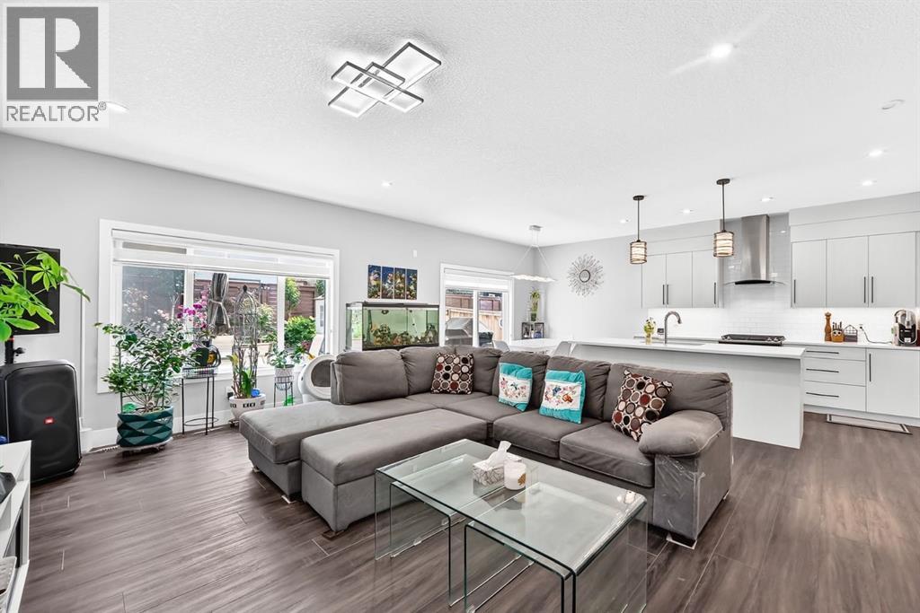 86 Carringvue Manor NW